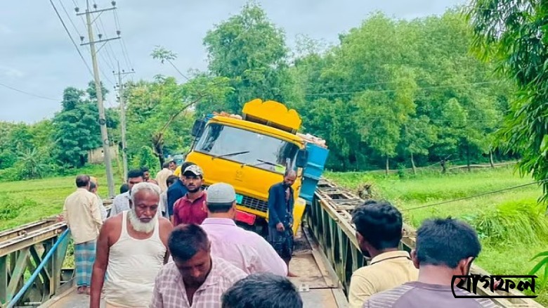 মেরামতের দুই দিন পরই ভাঙল রাঙামাটির বেইলি সেতু, বন্ধ সড়ক যোগাযোগ