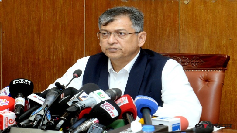 জনবান্ধব পুলিশ গঠনে ‘পুরস্কার-তিরস্কার’ নীতি চলবে: স্বরাষ্ট্রমন্ত্রী