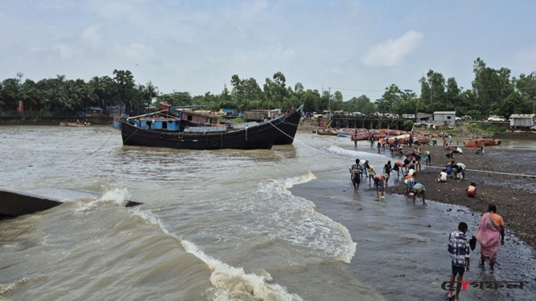 জুলাইয়ের ২৭ দিনে ১৭ দিনই বন্ধ সন্দ্বীপ নৌপথ