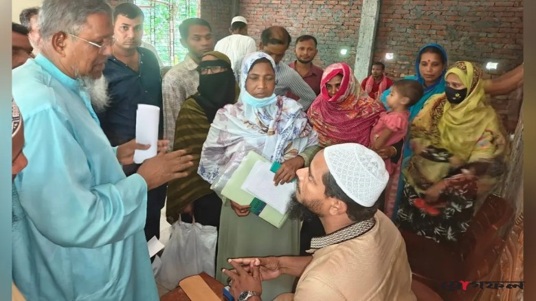 নিজ বাড়িতে গণশুনানি, মানুষের অভিযোগ-প্রত্যাশা শুনলেন এমপি ড. শফিকুল ইসলাম মাসুদ