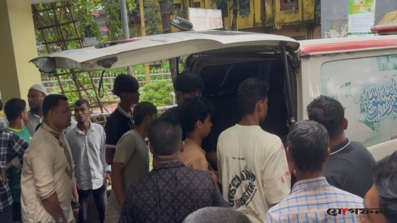 কুমিল্লায় বাসের ধাক্কায় শিশুর মৃত্যু, গুরুতর আহত মা