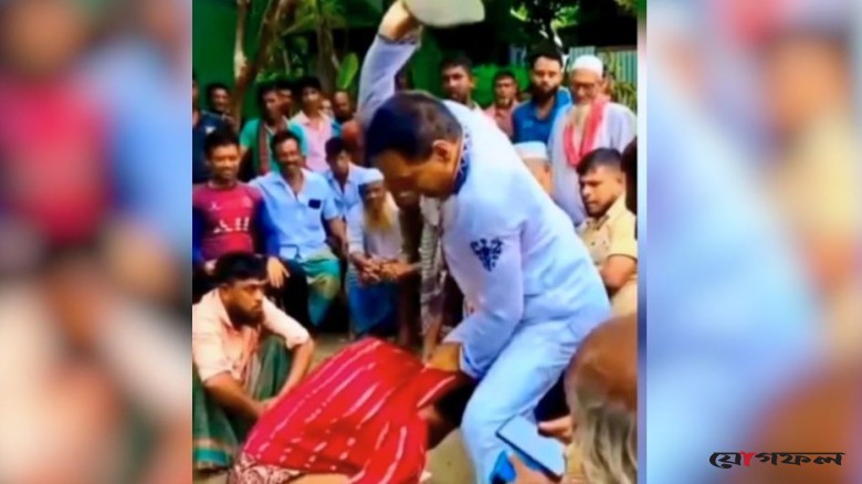পরকীয়ার অভিযোগে গ্রাম্য সালিশে নারীকে চেয়ারম্যানের জুতাপেটা