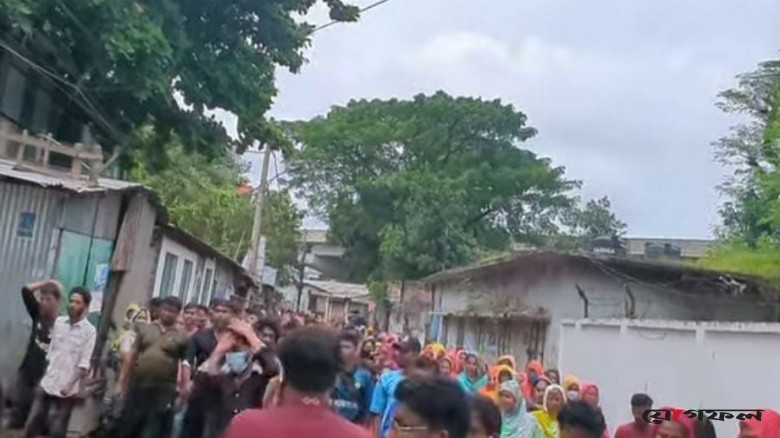 K A ফ্যাশন লিমিটেডের শ্রমিকদের কারখানা খোলার দাবি