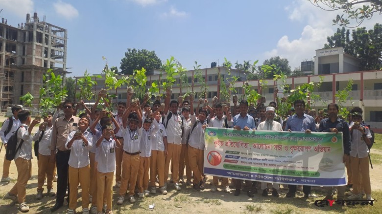 পাবনা জিলা স্কুলে পলিথিনবিরোধী কুইজ ও বৃক্ষরোপণ