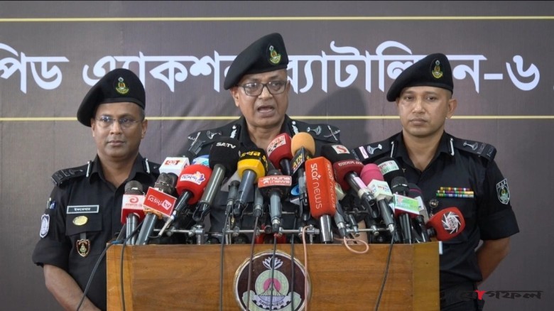 লুট হওয়া সরকারি অস্ত্র উদ্ধারে বিশেষ অভিযান চালাবে র‍্যাব