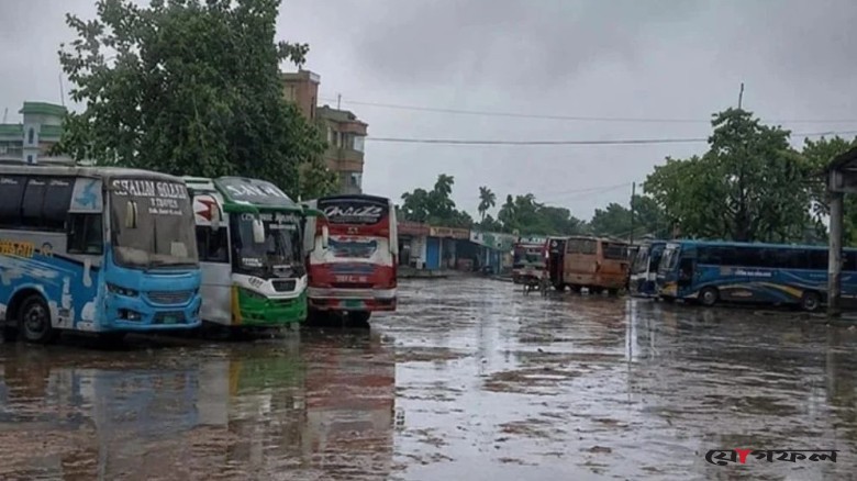নাটোর-রাজশাহী রুটে বাস চলাচল বন্ধ, ভোগান্তিতে যাত্রীরা