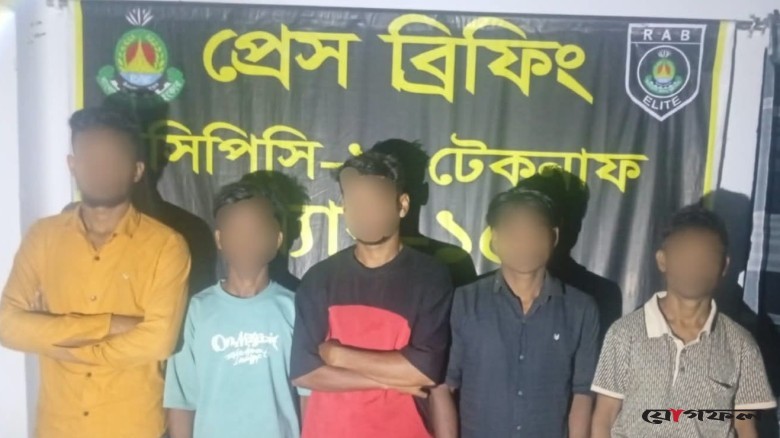 সমুদ্রপথে মালয়েশিয়া পাচারের আগে ৫ জন উদ্ধার